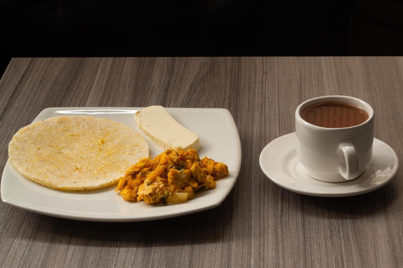 Hotel Laureles De Aburra Medellín Zewnętrze zdjęcie